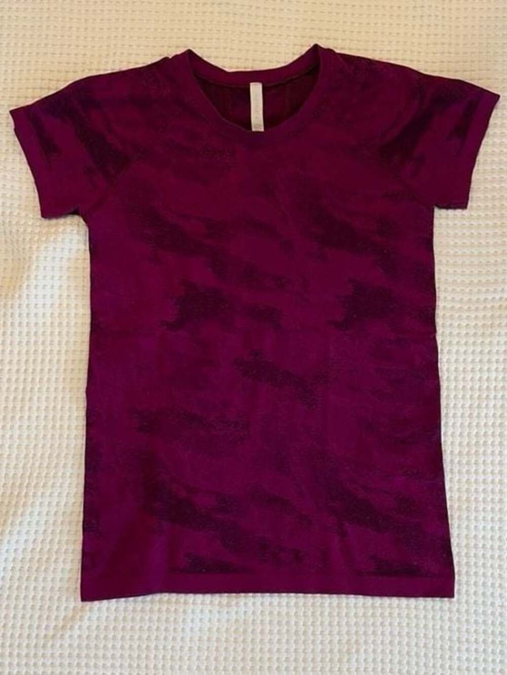 Athleta Momentum Camo Jacquard Short Sleeve Tee Size M